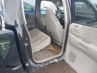 2004 Dodge Dakota Sport with VIN 1D7HL38N94S538692, listed as a IAAI auction lot 41843739 with 198,719 mi miles. Bid and sale history available at carsss.com. Image 8.