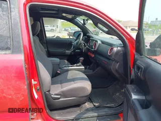 2017 Toyota Tacoma SR5 z VIN 3TMCZ5AN5HM066093, wystawiony jako IAAI lot #42370102 z przebiegiem 115 327 mil mil oraz . Historia ofert i sprzedaży dostępna na DreamBid. Obrazek 5.