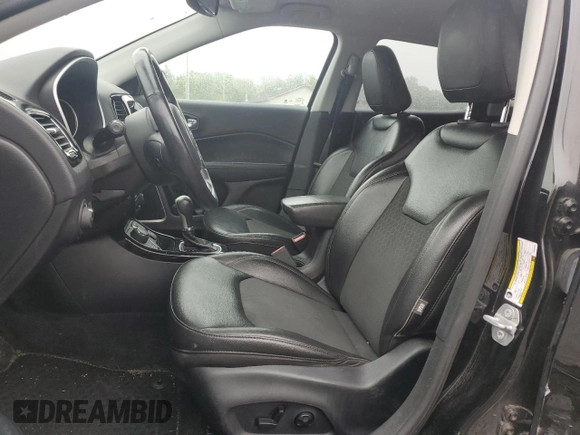 2019 Jeep Compass Altitude z VIN 3C4NJDBB0KT696230, wystawiony jako Copart lot #61280845 z przebiegiem 95 925 mil mil oraz Szkoda całkowita • Salvage title. Historia ofert i sprzedaży dostępna na DreamBid. Obrazek 7.