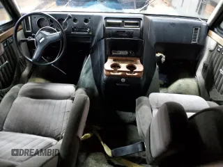 1984 Chevrolet Chevy Van z VIN 1GBEG25HXE7178870, wystawiony jako Copart lot #49771585 z przebiegiem 72 106 mil mil oraz Czysty tytuł • Clean title. Historia ofert i sprzedaży dostępna na DreamBid. Obrazek 8.