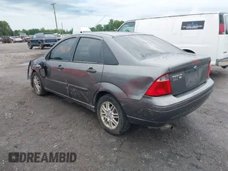 2007 Ford Focus S with VIN 1FAFP34N97W111639, listed as a IAAI auction lot 39914681 with 193,895 mi miles. Bid and sale history available at carsss.com. Image 3.