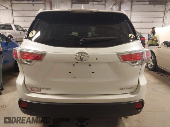 2015 Toyota Highlander XLE z VIN 5TDJKRFH9FS115122, wystawiony jako IAAI lot #41925336 z przebiegiem 159 518 mil mil oraz . Historia ofert i sprzedaży dostępna na DreamBid. Obrazek 17.