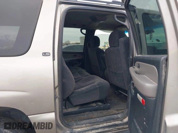 2002 Chevrolet Suburban LS with VIN 3GNFK16ZX2G128879, listed as a IAAI auction lot 41473280 with 1 mi miles. Bid and sale history available at carsss.com. Image 8.
