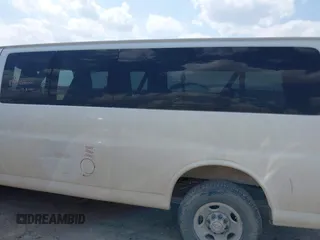 2020 Chevrolet Express Passenger LT z VIN 1GAZGPFG8L1139879, wystawiony jako IAAI lot #42327585 z przebiegiem 72 014 mil mil oraz . Historia ofert i sprzedaży dostępna na DreamBid. Obrazek 15.