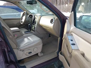 2007 Mercury Mountaineer Premier with VIN 4M2EU38E57UJ18327, listed as a IAAI auction lot 41333082 with 209,690 mi miles. Bid and sale history available at carsss.com. Image 5.
