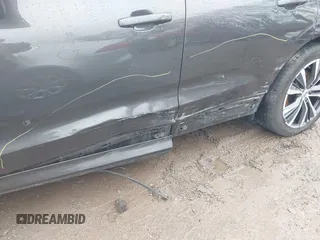 2022 Volvo XC60 Momentum с VIN YV4L12RK5N1051289, выставлен на аукционе IAAI как лот 41139997 с пробегом 28 028 миль миль и . История ставок и продаж доступна на DreamBid. Изображение 6.