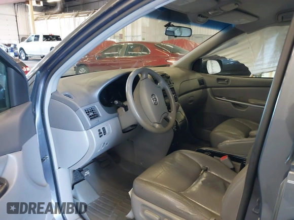 2006 Toyota Sienna CE with VIN 5TDZA23C46S433820, listed as a IAAI auction lot 41248882 with 256,856 mi miles. Bid and sale history available at carsss.com. Image 5.