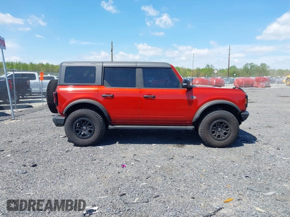 2022 Ford Bronco z VIN 1FMEE5DP3NLB42355, wystawiony jako IAAI lot #42084720 z przebiegiem 35 183 mil mil oraz . Historia ofert i sprzedaży dostępna na DreamBid. Obrazek 13.