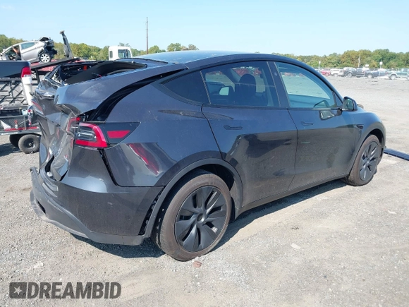 2024 Tesla Model Y Long Range with VIN 7SAYGDEE3RF152964, listed as a IAAI auction lot 40394843 with 3,393 mi miles. Bid and sale history available at carsss.com. Image 4.