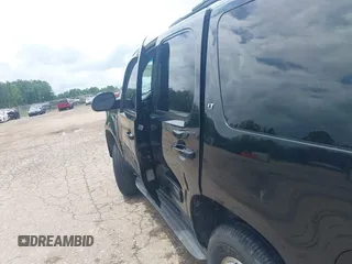 2014 Chevrolet Tahoe LT z VIN 1GNSKBE02ER133795, wystawiony jako IAAI lot #42335322 z przebiegiem 217 292 mil mil oraz . Historia ofert i sprzedaży dostępna na DreamBid. Obrazek 18.