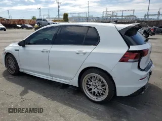 2024 Volkswagen Golf z VIN WVWEB7CD8RW225302, wystawiony jako Copart lot #50951895 z przebiegiem 2 768 mil mil oraz Szkoda całkowita • Salvage title. Historia ofert i sprzedaży dostępna na DreamBid. Obrazek 2.