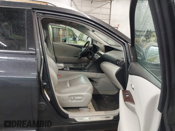 2010 Lexus RX 350 z VIN 2T2ZK1BA6AC026294, wystawiony jako IAAI lot #42462573 z przebiegiem 171 392 mil mil oraz . Historia ofert i sprzedaży dostępna na DreamBid. Obrazek 5.