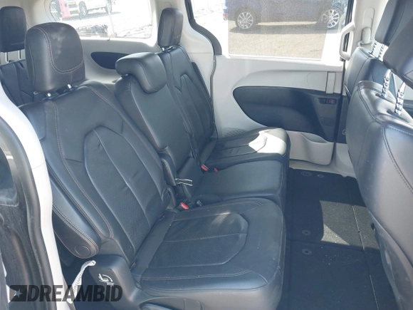 2018 Chrysler Pacifica Touring L with VIN 2C4RC1BGXJR356199, listed as a IAAI auction lot 41886721 with 111,514 mi miles and . Bid and sale history available at DreamBid. Image 8.