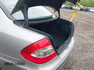 2008 Mercedes-Benz E 350 Luxury z VIN WDBUF56X48B195049, wystawiony jako IAAI lot #42296621 z przebiegiem Nie podano mil oraz . Historia ofert i sprzedaży dostępna na DreamBid. Obrazek 6.