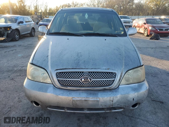 2004 Kia Sedona LX with VIN KNDUP131546611507, listed as a Copart auction lot 82050794 with 200,426 mi miles and Clean Title. Bid and sale history available at carsss.com. Image 5.