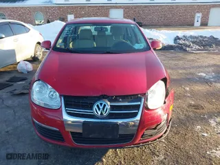 2010 Volkswagen Jetta Sedan Limited with VIN 3VWRZ7AJ4AM026674, listed as a IAAI auction lot 41503985 with 135,879 mi miles. Bid and sale history available at carsss.com. Image 6.