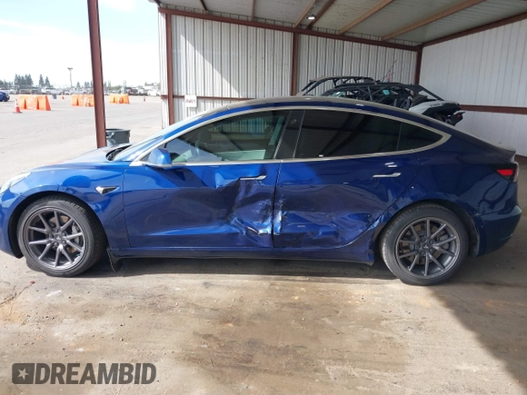 2019 Tesla Model 3 Mid Range z VIN 5YJ3E1EA3KF314882, wystawiony jako IAAI lot #42009874 z przebiegiem 160 381 mil mil oraz . Historia ofert i sprzedaży dostępna na DreamBid. Obrazek 6.