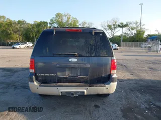 2005 Ford Expedition Eddie Bauer с VIN 1FMFU17505LA92105, выставлен на аукционе IAAI как лот 41963131 с пробегом 179 104 миль миль и . История ставок и продаж доступна на DreamBid. Изображение 16.
