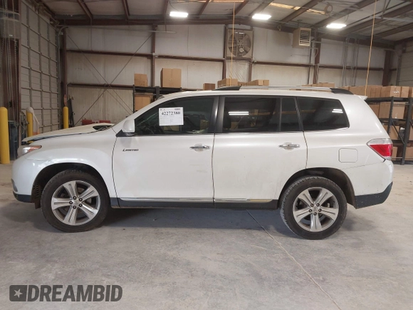 2013 Toyota Highlander Limited z VIN 5TDYK3EH1DS121622, wystawiony jako IAAI lot #42272380 z przebiegiem 191 400 mil mil oraz . Historia ofert i sprzedaży dostępna na DreamBid. Obrazek 14.