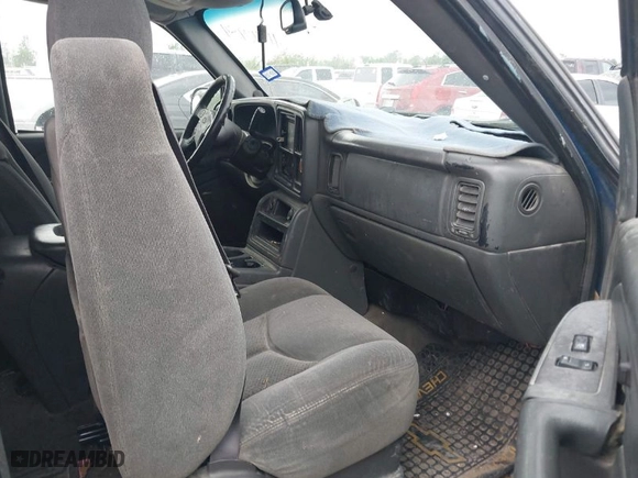 2004 Chevrolet Silverado 1500 LS with VIN 2GCEC19T641261630, listed as a IAAI auction lot 41940454 with 375,129 mi miles. Bid and sale history available at carsss.com. Image 5.