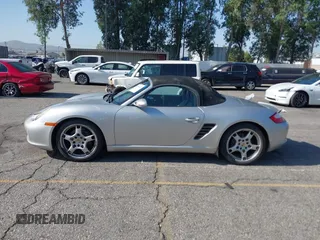 2007 Porsche Boxster с VIN WP0CA29837U710558, выставлен на аукционе IAAI как лот 42506943 с пробегом 129 446 миль миль и . История ставок и продаж доступна на DreamBid. Изображение 14.