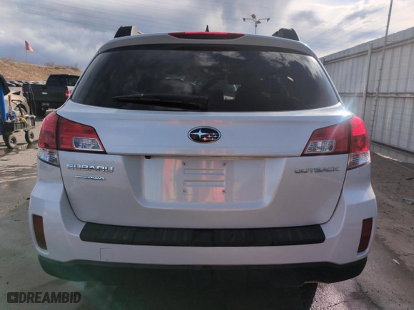 2014 Subaru Outback 2.5i Limited with VIN 4S4BRCPC7E3268075, listed as a Copart auction lot 51827555 with 135,563 mi miles and Salvage Title. Bid and sale history available at carsss.com. Image 6.