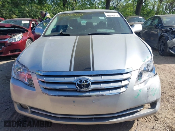 2005 Toyota Avalon XL z VIN 4T1BK36B95U050498, wystawiony jako IAAI lot #42220560 z przebiegiem 140 222 mil mil oraz . Historia ofert i sprzedaży dostępna na DreamBid. Obrazek 12.