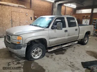2002 GMC Sierra 2500HD SLE with VIN 1GTHK23U02F161214, listed as a Copart auction lot 42322685 with 231,368 mi miles and Salvage Title. Bid and sale history available at carsss.com. Image 1.