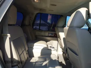 2013 Lincoln Navigator z VIN 5LMJJ2H57DEL08622, wystawiony jako IAAI lot #41759357 z przebiegiem 157 131 mil mil oraz . Historia ofert i sprzedaży dostępna na DreamBid. Obrazek 8.