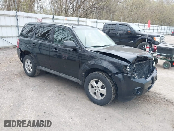 2009 Ford Escape XLS z VIN 1FMCU02759KA61417, wystawiony jako IAAI lot #42102452 z przebiegiem 207 262 mil mil oraz . Historia ofert i sprzedaży dostępna na DreamBid. Obrazek 1.