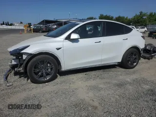2024 Tesla Model Y Long Range with VIN 7SAYGAEE2RF103110, listed as a Copart auction lot 59422975 with 13,572 mi miles and Salvage title. Bid and sale history available at DreamBid. Image 1.