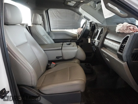 2019 Ford Super Duty F-250 SRW XL with VIN 1FTBF2A61KEE54690, listed as a Copart auction lot 83430304 with 43,609 mi miles and Salvage Title. Bid and sale history available at carsss.com. Image 5.