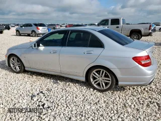 2012 Mercedes-Benz C 250 Sport z VIN WDDGF4HB5CR235008, wystawiony jako Copart lot #62409135 z przebiegiem 146 642 mil mil oraz Czysty tytuł • Clean title. Historia ofert i sprzedaży dostępna na DreamBid. Obrazek 2.
