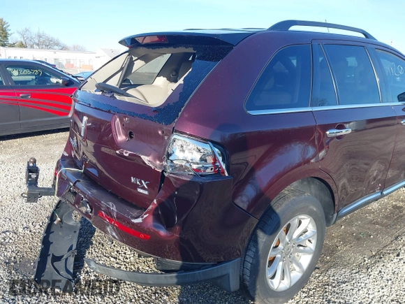 2011 Lincoln MKX z VIN 2LMDJ8JK6BBJ06452, wystawiony jako IAAI lot #41204256 z przebiegiem 129 177 mil mil oraz . Historia ofert i sprzedaży dostępna na DreamBid. Obrazek 19.