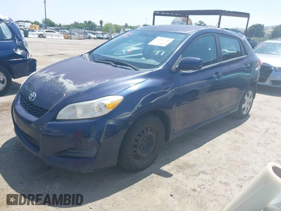 2009 Toyota Matrix with VIN 2T1KU40E99C119135, listed as a IAAI auction lot 42136716 with 185,155 mi miles. Bid and sale history available at carsss.com. Image 2.
