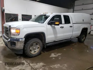 2015 GMC Sierra 2500HD with VIN 1GT22XEG7FZ527488, listed as a Copart auction lot 84121314 with 235,686 mi miles and Clean title. Bid and sale history available at DreamBid. Image 1.