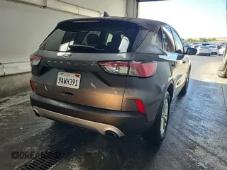 2022 Ford Escape SE с VIN 1FMCU0G63NUA45439, выставлен на аукционе IAAI как лот 42556163 с пробегом 76 088 миль миль и . История ставок и продаж доступна на DreamBid. Изображение 2.