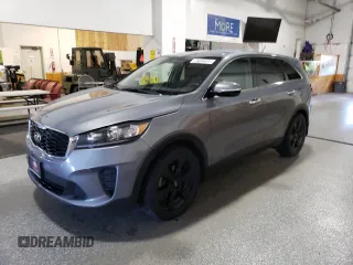 2020 Kia Sorento LX z VIN 5XYPG4A32LG642552, wystawiony jako Copart lot #58122285 z przebiegiem 67 740 mil mil oraz Czysty tytuł • Clean title. Historia ofert i sprzedaży dostępna na DreamBid. Obrazek 1.