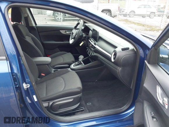 2022 Kia Forte LXS z VIN 3KPF24AD4NE445224, wystawiony jako IAAI lot #41853612 z przebiegiem 29 217 mil mil oraz . Historia ofert i sprzedaży dostępna na DreamBid. Obrazek 5.