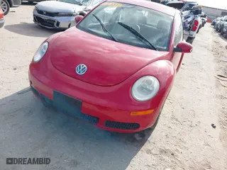 2007 Volkswagen New Beetle Coupe with VIN 3VWPW31CX7M516734, listed as a IAAI auction lot 42064352 with 69,898 mi miles. Bid and sale history available at carsss.com. Image 2.