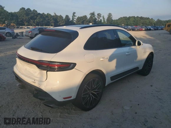 2022 Porsche Macan with VIN WP1AA2A52NLB11435, listed as a Copart auction lot 62090965 with 24,382 mi miles and Salvage title. Bid and sale history available at DreamBid. Image 3.
