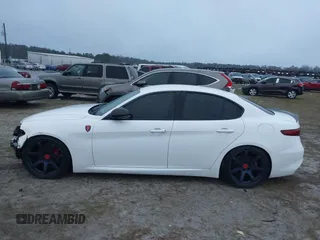2017 Alfa Romeo Giulia Ti z VIN ZARFAECN2H7539370, wystawiony jako IAAI lot #41762612 z przebiegiem 100 629 mil mil oraz . Historia ofert i sprzedaży dostępna na DreamBid. Obrazek 15.