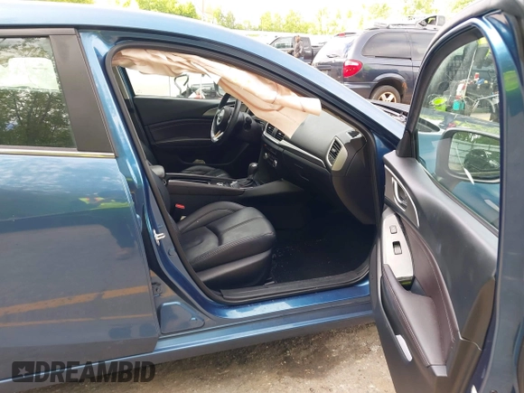 2018 Mazda 3 Touring z VIN 3MZBN1L38JM235604, wystawiony jako IAAI lot #42333995 z przebiegiem 69 541 mil mil oraz . Historia ofert i sprzedaży dostępna na DreamBid. Obrazek 5.