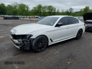 2019 BMW 5 Series 540i xDrive z VIN WBAJE7C58KWW37088, wystawiony jako Copart lot #57759905 z przebiegiem 64 621 mil mil oraz Szkoda całkowita • Salvage title. Historia ofert i sprzedaży dostępna na DreamBid. Obrazek 1.