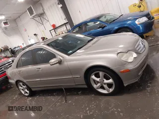2004 Mercedes-Benz C 230 Kompressor with VIN WDBRF40J04A581570, listed as a IAAI auction lot 41649446 with 151,117 mi miles and . Bid and sale history available at DreamBid. Image 13.