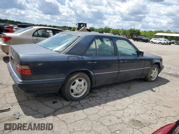 1995 Mercedes-Benz E Class with VIN WDBEA32E7SC246184, listed as a Copart auction lot 52570185 with 122,452 mi miles and Clean Title. Bid and sale history available at carsss.com. Image 3.