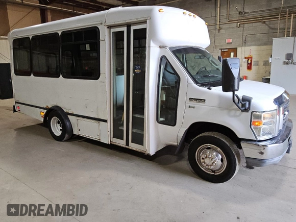 2010 Ford Econoline Commercial z VIN 1FDEE3FL7ADB02475, wystawiony jako Copart lot #77419564 z przebiegiem 72 987 mil mil oraz Tytuł czysty. Historia ofert i sprzedaży dostępna na DreamBid. Obrazek 4.
