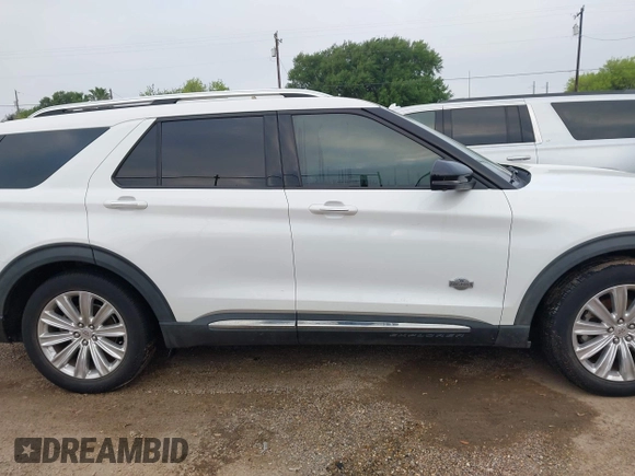 2021 Ford Explorer King Ranch z VIN 1FM5K7LC8MGC03614, wystawiony jako IAAI lot #41927773 z przebiegiem Nie podano mil oraz . Historia ofert i sprzedaży dostępna na DreamBid. Obrazek 13.