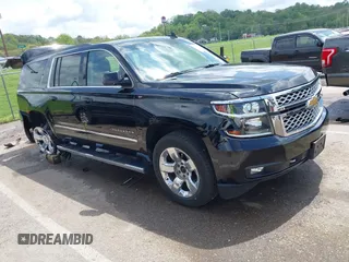 2018 Chevrolet Suburban LT z VIN 1GNSKHKC1JR374355, wystawiony jako IAAI lot #42091972 z przebiegiem 121 687 mil mil oraz . Historia ofert i sprzedaży dostępna na DreamBid. Obrazek 1.