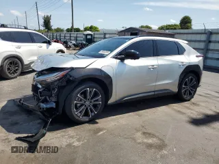 2024 Toyota bZ4X XLE z VIN JTMABACA2RA076335, wystawiony jako Copart lot #59045265 z przebiegiem 4 981 mil mil oraz Nie do naprawy • Non repairable. Historia ofert i sprzedaży dostępna na DreamBid. Obrazek 1.